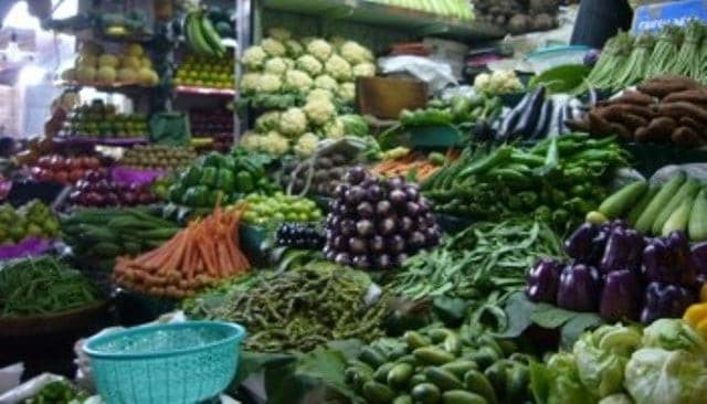 Vegetable prices surge despite no flood impact | The Express Tribune