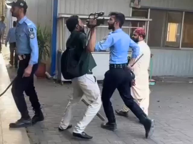 IG Islamabad launches probe into storming of National Press Club | The Express Tribune