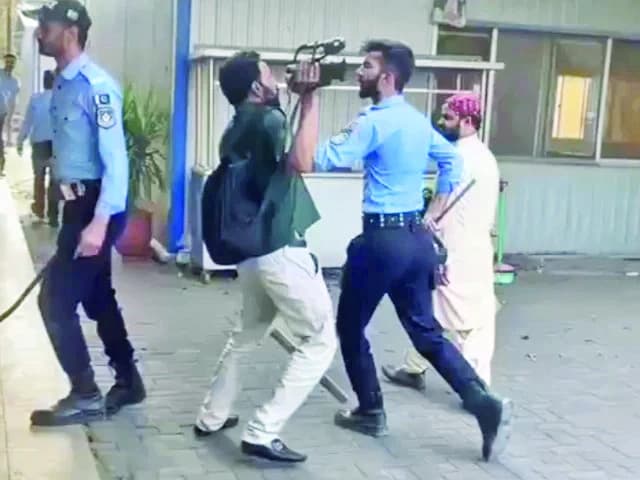 Islamabad police storm National Press Club | The Express Tribune