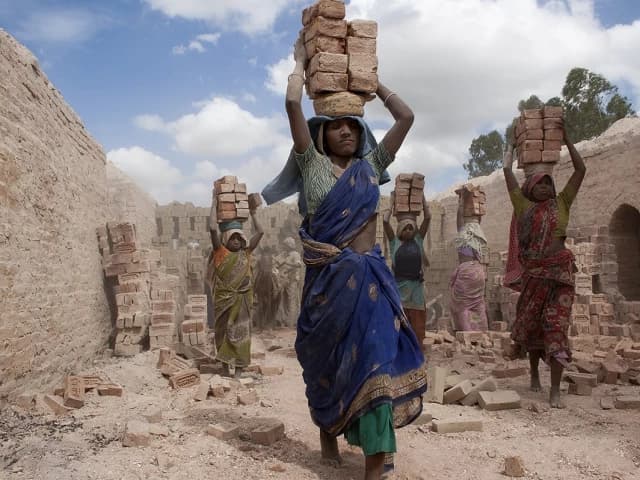 Twin cities enforce strict smog controls | The Express Tribune