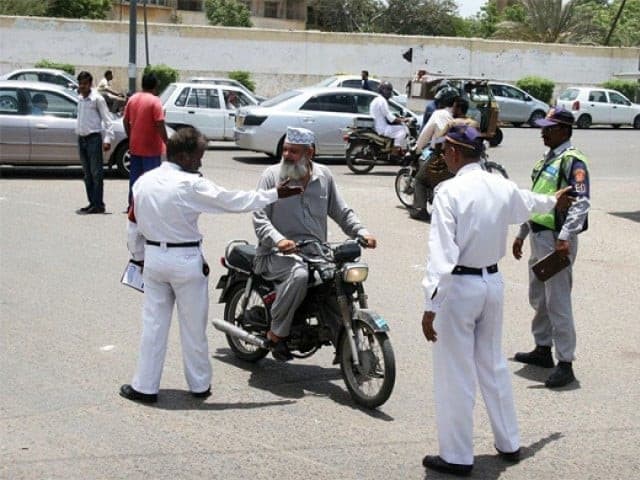 Traffic violations in Sindh now come with hefty fines, strict points system | The Express Tribune
