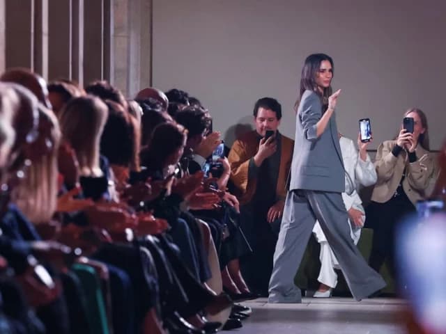 Victoria Beckham parades youthful collection at Paris Fashion Week | The Express Tribune