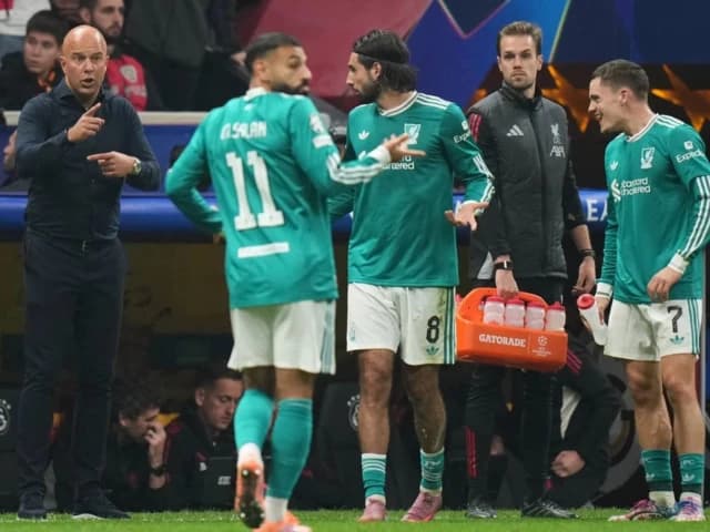 Liverpool seek to steady ship, Man Utd's Amorim faces must-win game | The Express Tribune